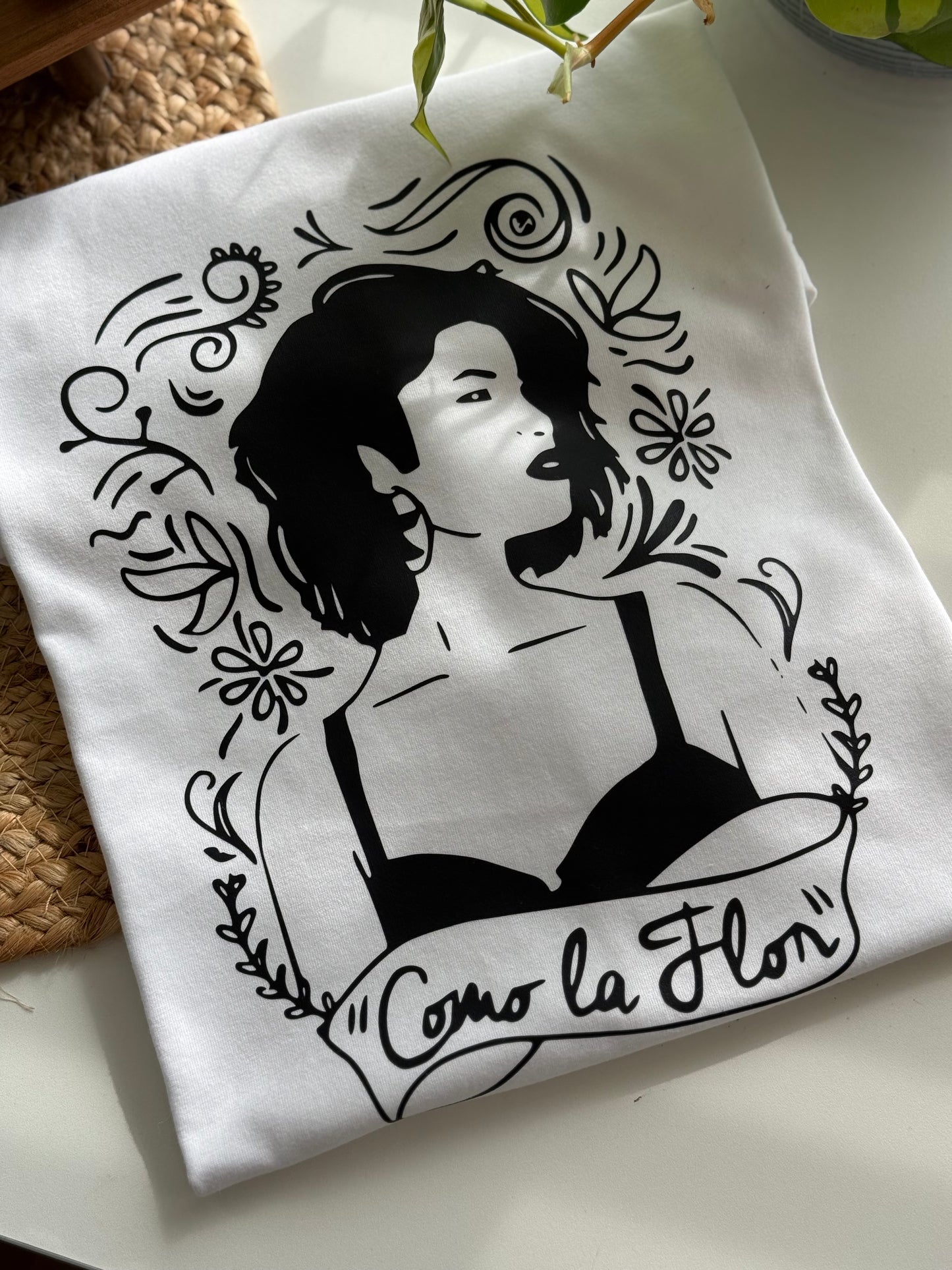 Como la Flor Tee