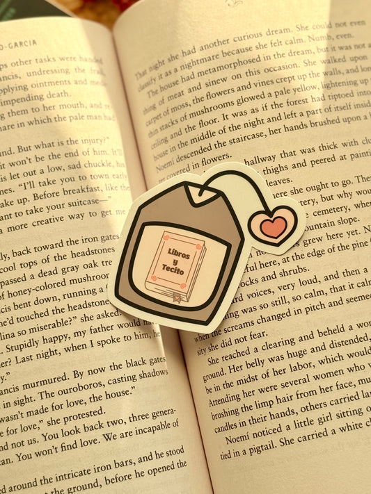 Libros y Tecito Sticker